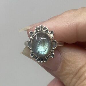 925 Sterling Silver Ring featuring Labradorite Gemstone size 8